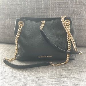 Micheal KORS black chained bag